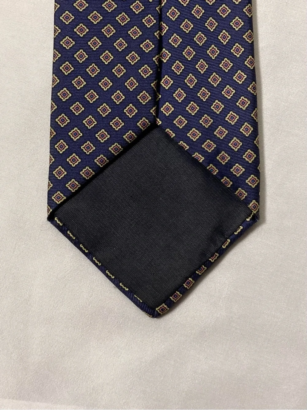 ⭐️ Geoffrey Beene Navy Blue Diamond Pattern 100% Silk Necktie